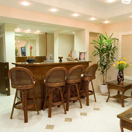 Hotel Viana Лутра-Едіпсу Екстер'єр фото