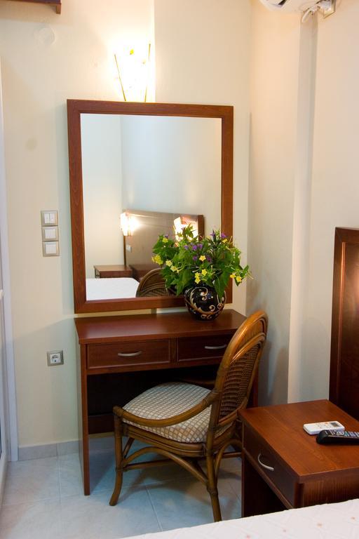Hotel Viana Лутра-Едіпсу Екстер'єр фото